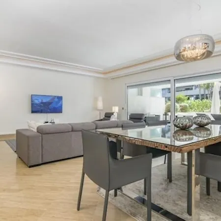 3 Bed Embrujo De Banus, 4 Min Walk To Beach! Marbella