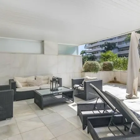3 Bed Embrujo De Banus, 4 Min Walk To Beach! *