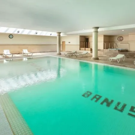 3 Bed Embrujo De Banus, 4 Min Walk To Beach!