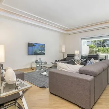 3 Bed Embrujo De Banus, 4 Min Walk To Beach! Marbella