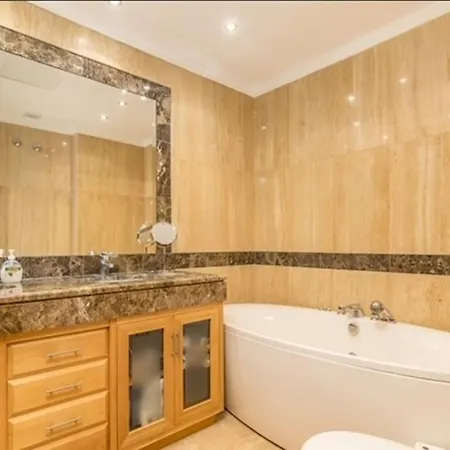 3 Bed Embrujo De Banus, 4 Min Walk To Beach! *