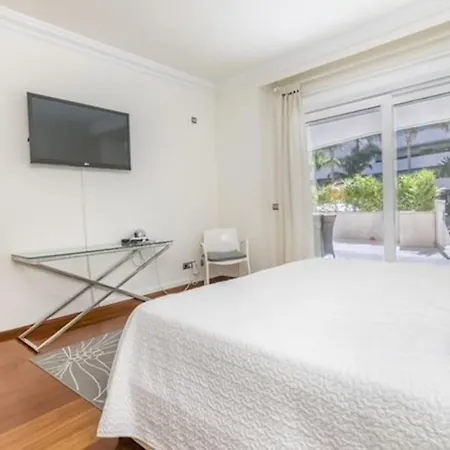 3 Bed Embrujo De Banus, 4 Min Walk To Beach! * Marbella